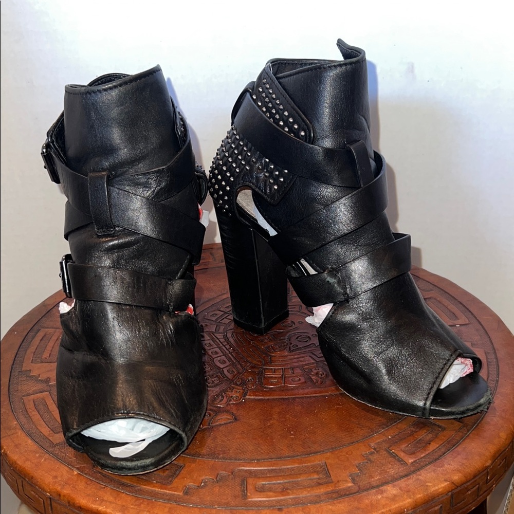 Pour le Victoire Leather Strappy Open Toe Boots Heels